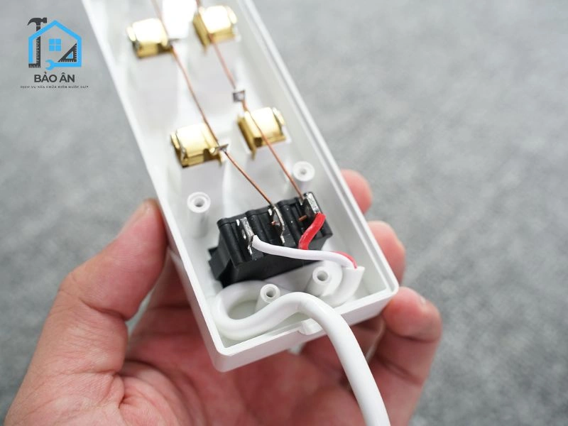 Đấu dây vào công tắc thứ hai (Công tắc B)