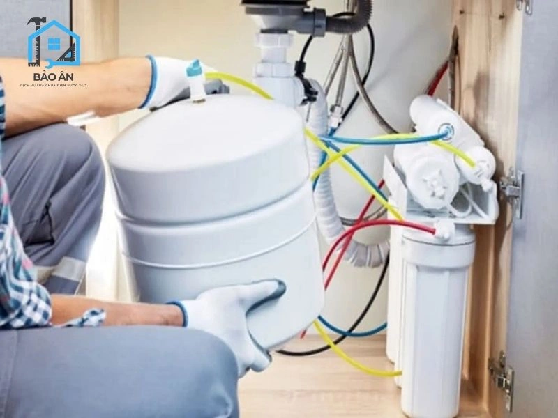 Bình áp yếu hoặc hết hơi cũng là nguyên nhân làm máy lọc nước chảy yếu